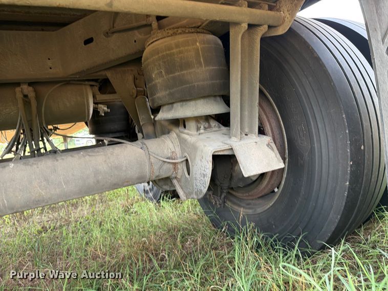 image for item FB4974 2010 Wabash dry van trailer