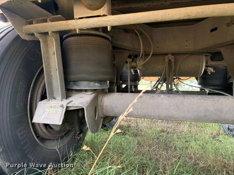 image for item FB4974 2010 Wabash dry van trailer