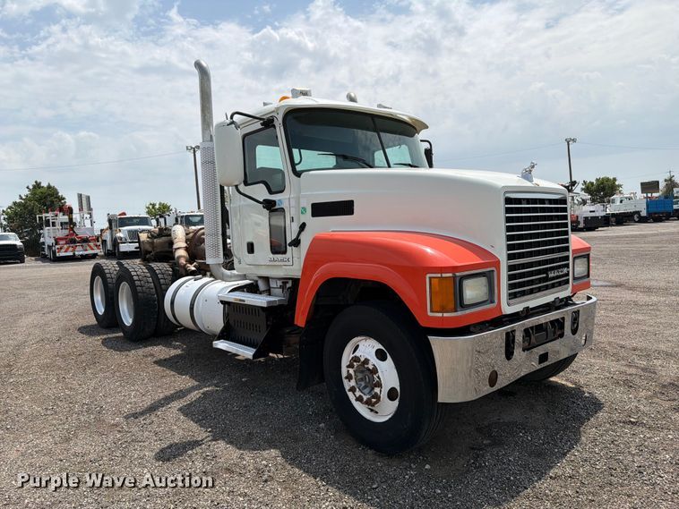 image for item FB5019 2016 Mack CHU613 semi truck