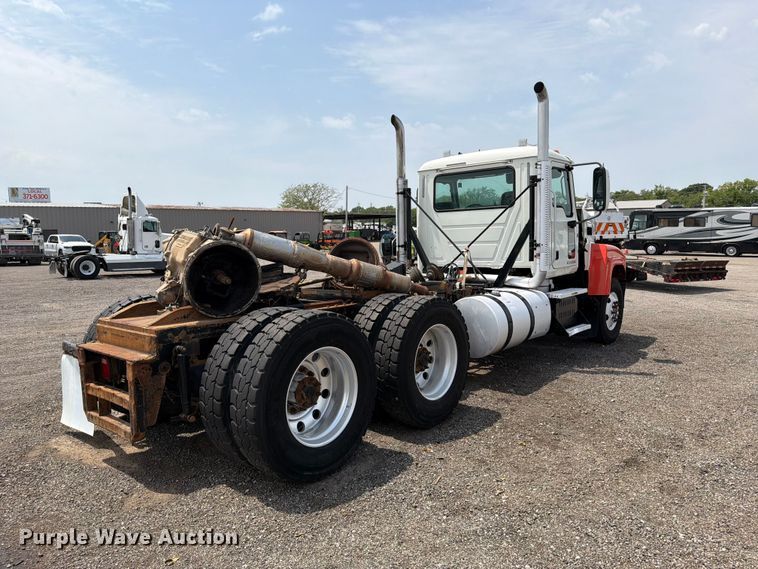 image for item FB5019 2016 Mack CHU613 semi truck
