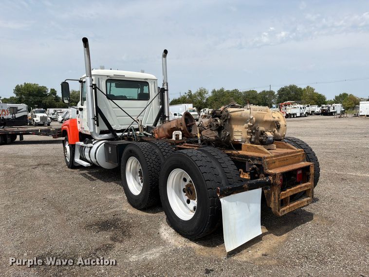 image for item FB5019 2016 Mack CHU613 semi truck