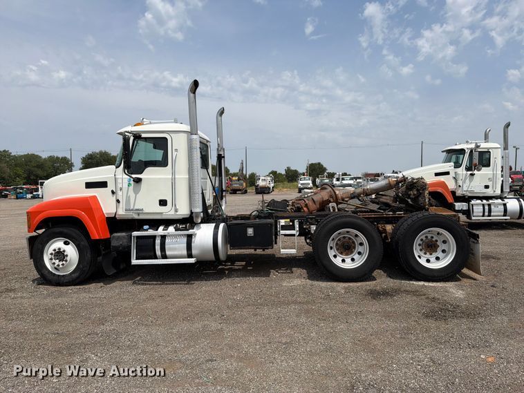 image for item FB5019 2016 Mack CHU613 semi truck