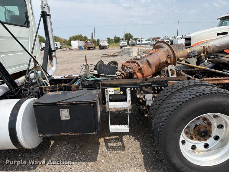 image for item FB5019 2016 Mack CHU613 semi truck