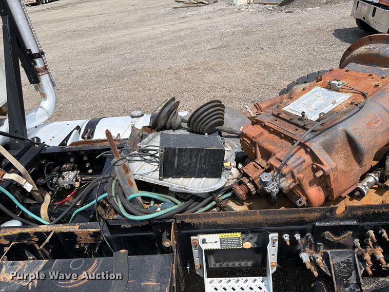 image for item FB5019 2016 Mack CHU613 semi truck