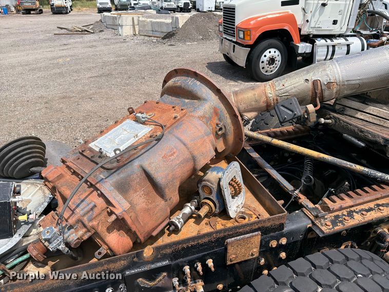 image for item FB5019 2016 Mack CHU613 semi truck