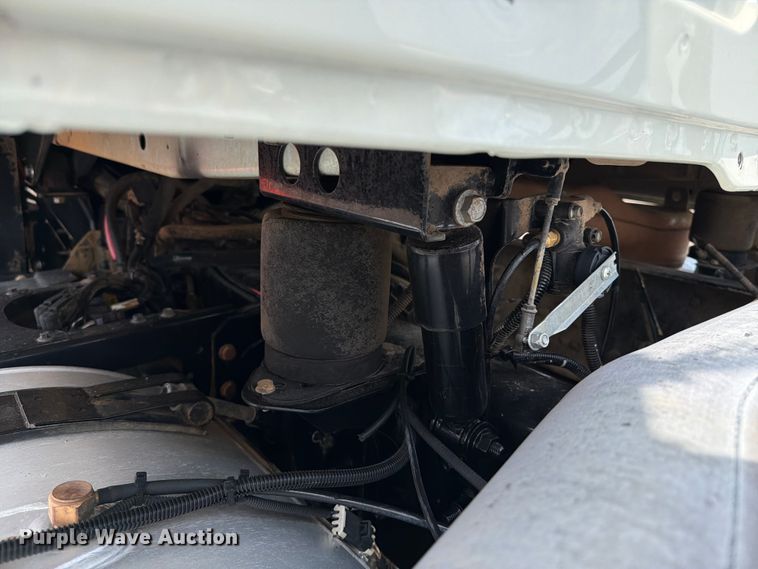 image for item FB5019 2016 Mack CHU613 semi truck
