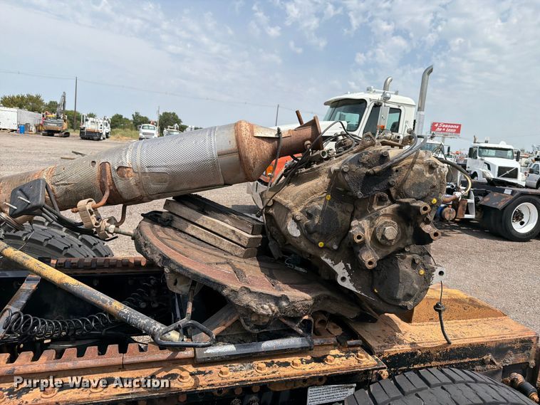image for item FB5019 2016 Mack CHU613 semi truck