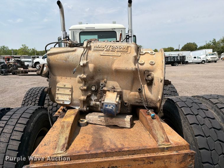 image for item FB5019 2016 Mack CHU613 semi truck