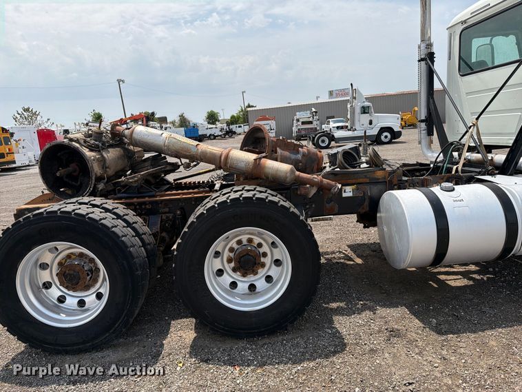 image for item FB5019 2016 Mack CHU613 semi truck