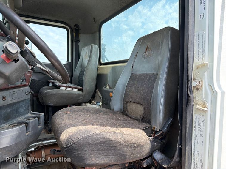 image for item FB5019 2016 Mack CHU613 semi truck