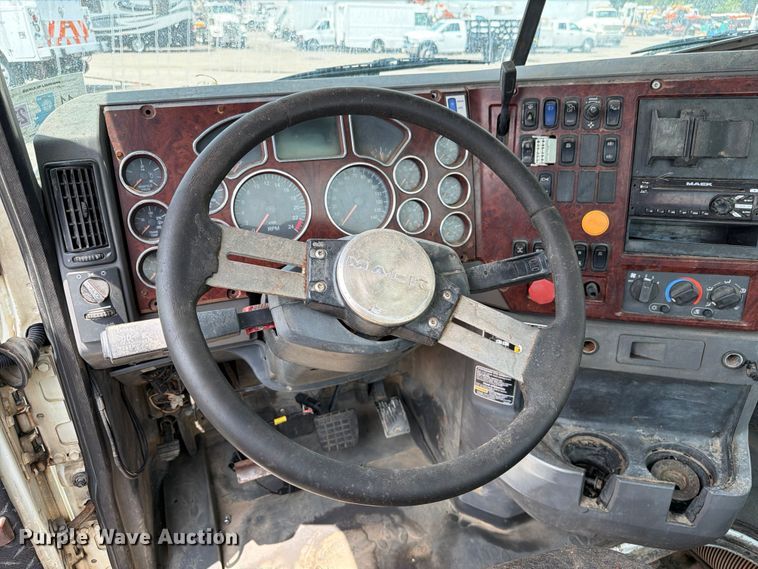 image for item FB5019 2016 Mack CHU613 semi truck