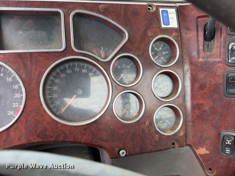 image for item FB5019 2016 Mack CHU613 semi truck