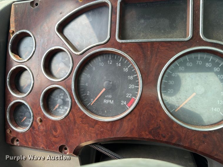 image for item FB5019 2016 Mack CHU613 semi truck