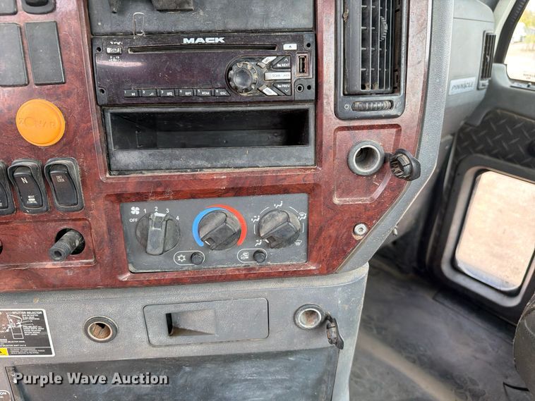 image for item FB5019 2016 Mack CHU613 semi truck
