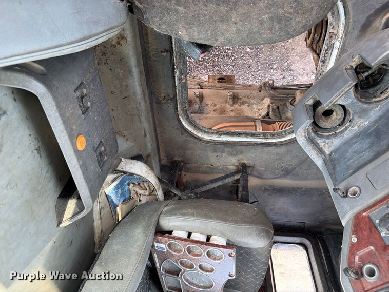 image for item FB5019 2016 Mack CHU613 semi truck