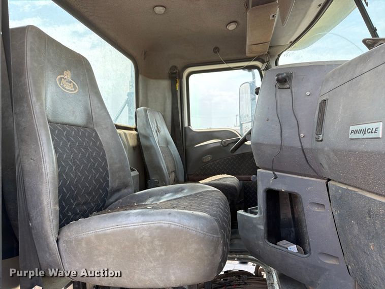image for item FB5019 2016 Mack CHU613 semi truck