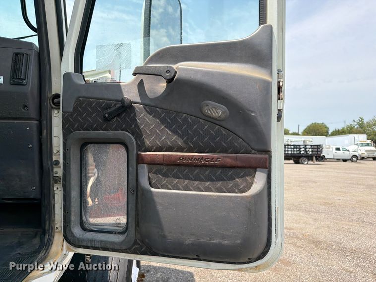 image for item FB5019 2016 Mack CHU613 semi truck