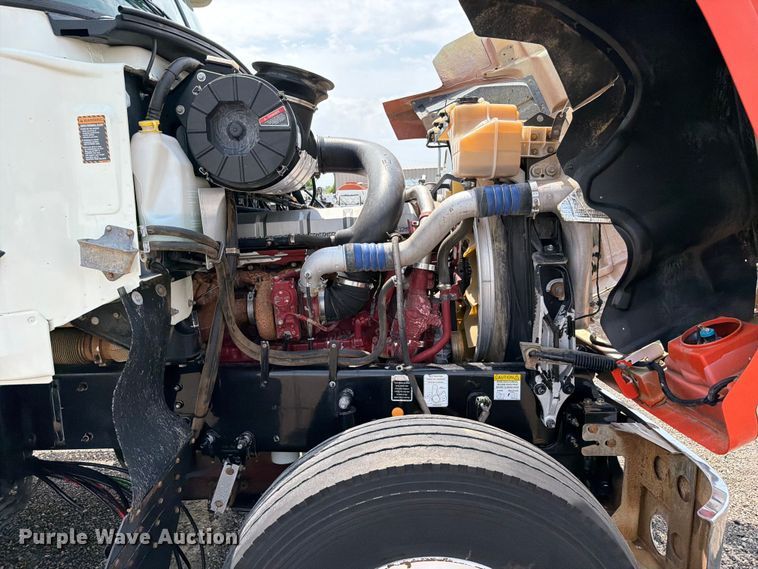 image for item FB5019 2016 Mack CHU613 semi truck