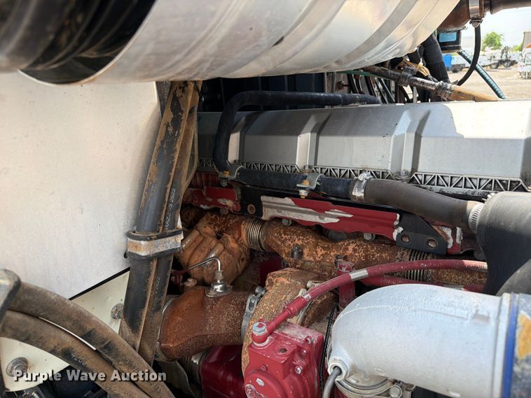 image for item FB5019 2016 Mack CHU613 semi truck