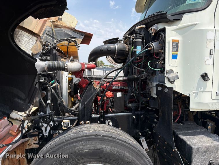 image for item FB5019 2016 Mack CHU613 semi truck