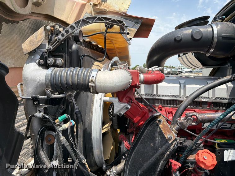 image for item FB5019 2016 Mack CHU613 semi truck