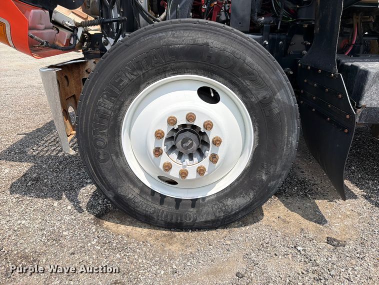 image for item FB5019 2016 Mack CHU613 semi truck