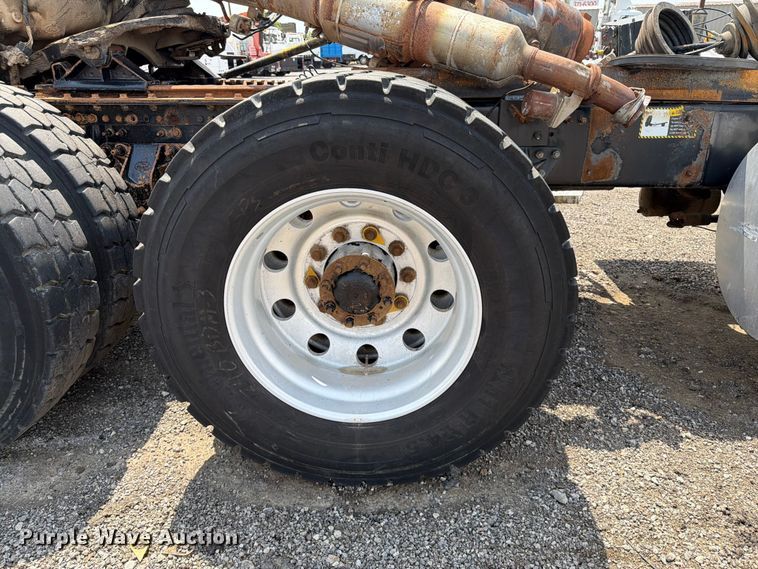 image for item FB5019 2016 Mack CHU613 semi truck