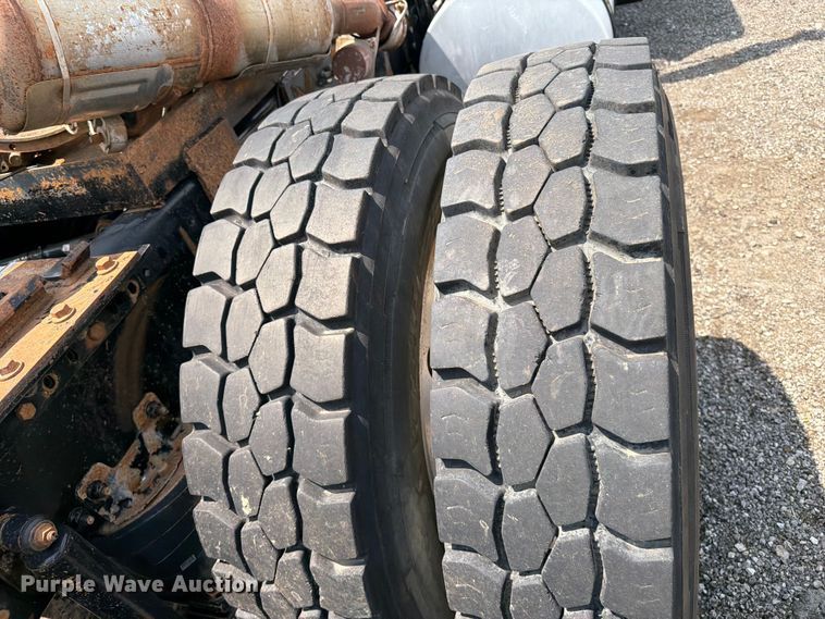 image for item FB5019 2016 Mack CHU613 semi truck