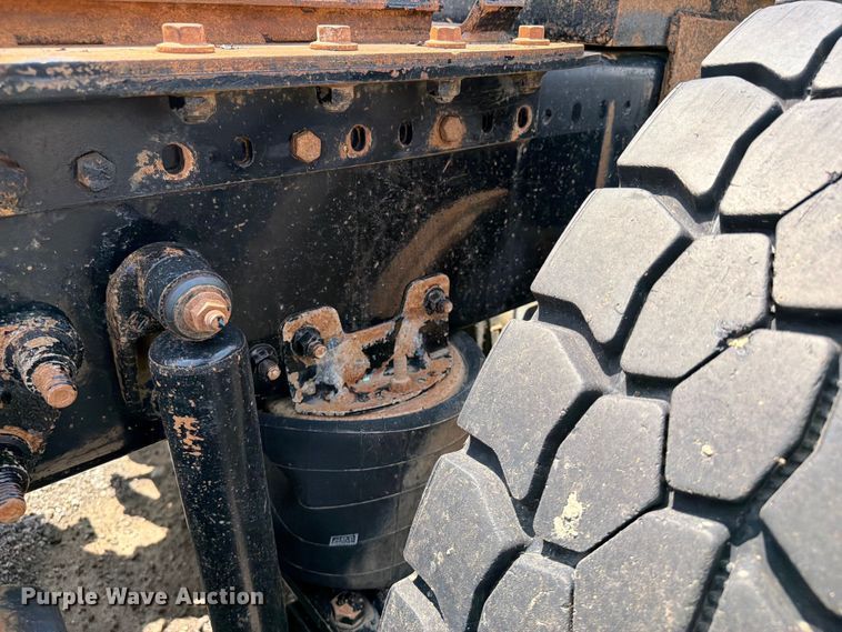 image for item FB5019 2016 Mack CHU613 semi truck