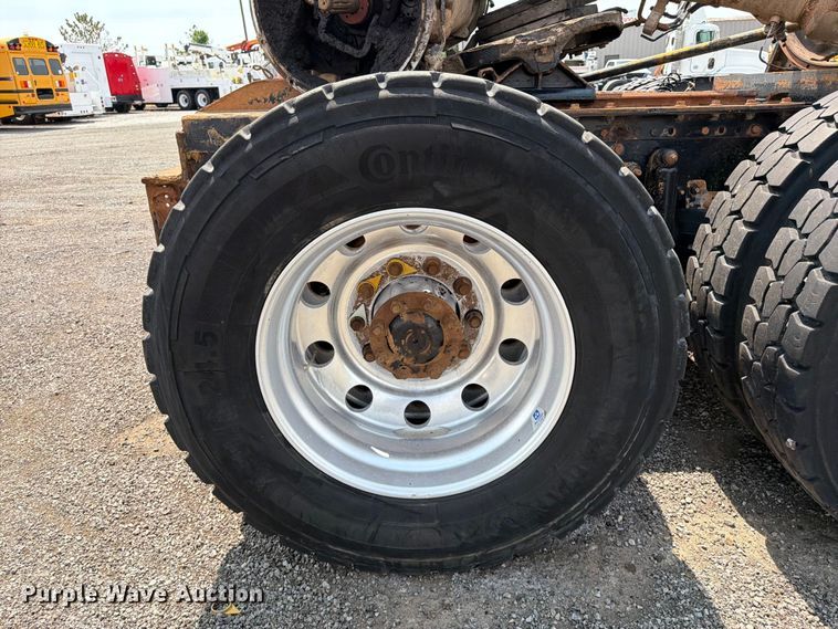image for item FB5019 2016 Mack CHU613 semi truck