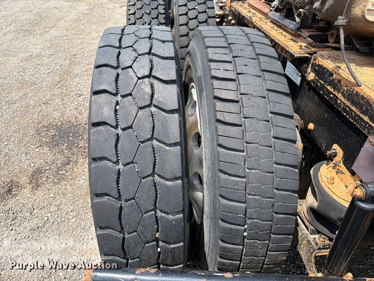 image for item FB5019 2016 Mack CHU613 semi truck