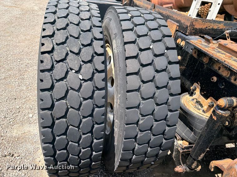 image for item FB5019 2016 Mack CHU613 semi truck