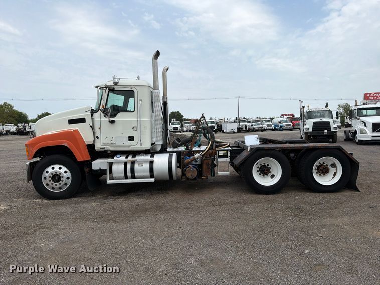 image for item FB5020 2013 Mack CHU613 semi truck
