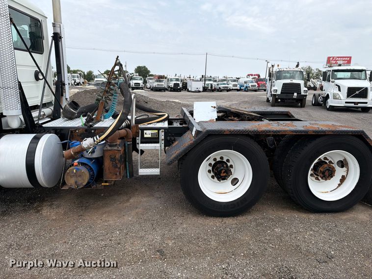 image for item FB5020 2013 Mack CHU613 semi truck