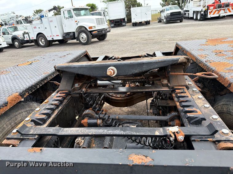 image for item FB5020 2013 Mack CHU613 semi truck