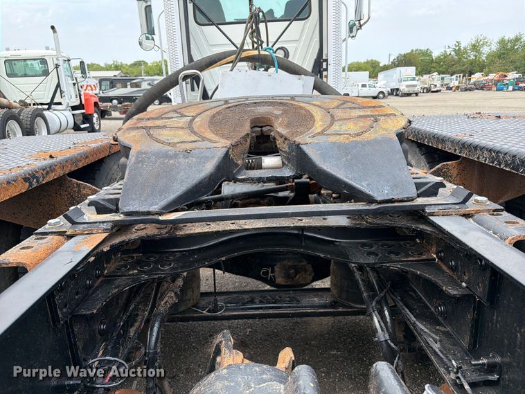 image for item FB5020 2013 Mack CHU613 semi truck