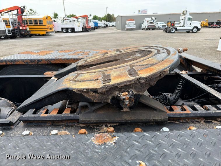 image for item FB5020 2013 Mack CHU613 semi truck