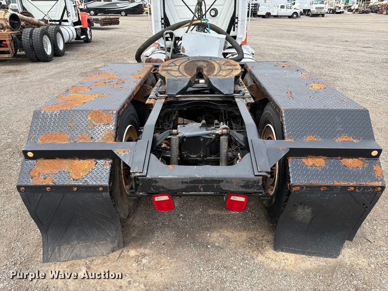 image for item FB5020 2013 Mack CHU613 semi truck