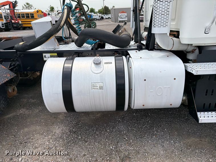 image for item FB5020 2013 Mack CHU613 semi truck