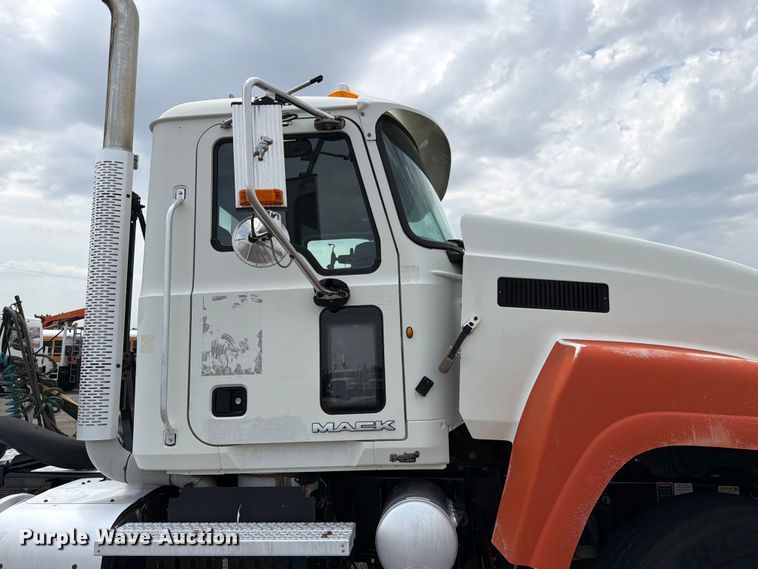 image for item FB5020 2013 Mack CHU613 semi truck