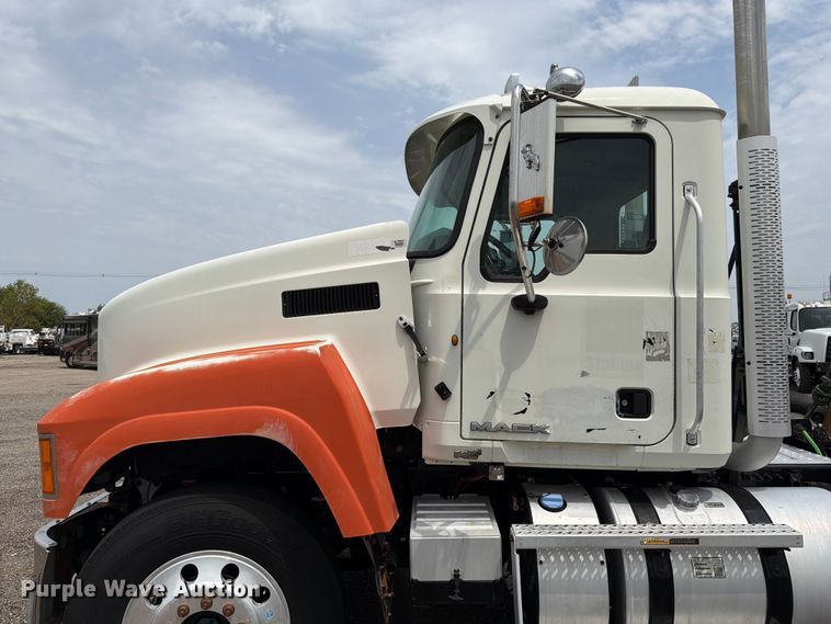 image for item FB5020 2013 Mack CHU613 semi truck