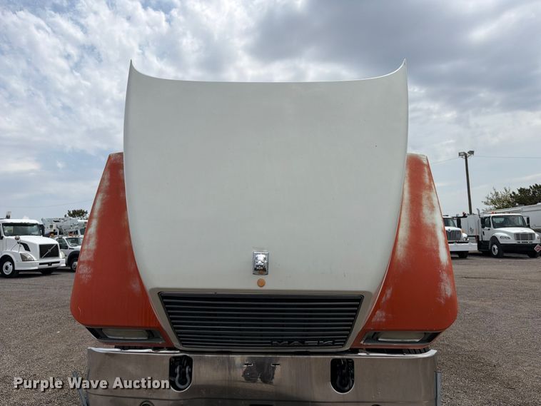 image for item FB5020 2013 Mack CHU613 semi truck