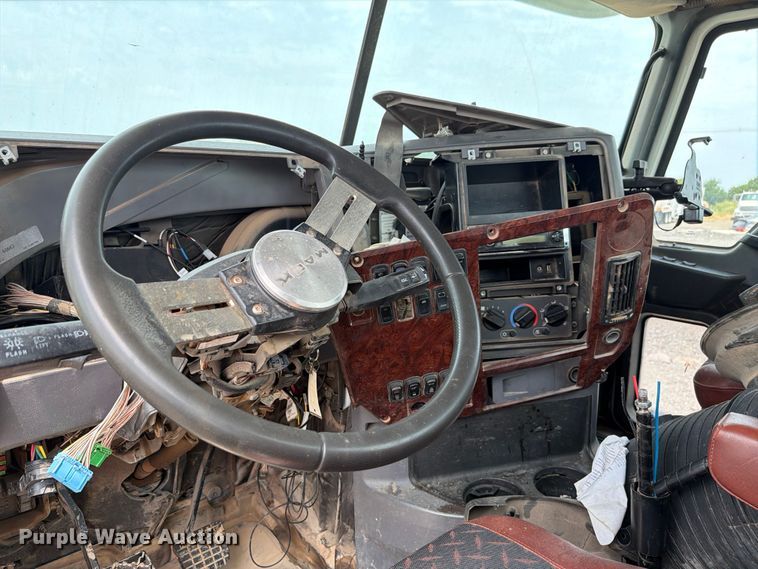 image for item FB5020 2013 Mack CHU613 semi truck