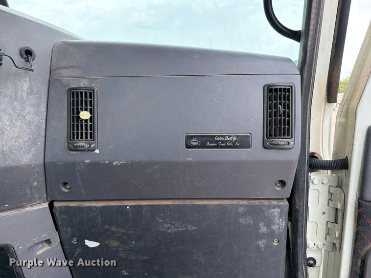 image for item FB5020 2013 Mack CHU613 semi truck