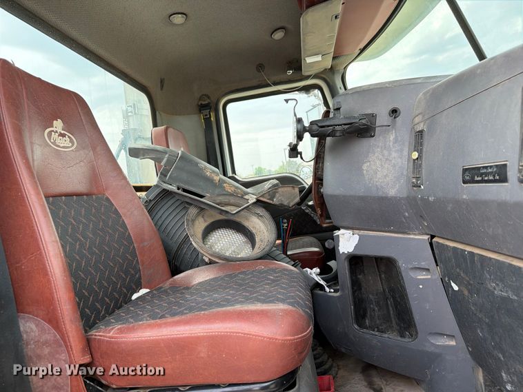 image for item FB5020 2013 Mack CHU613 semi truck