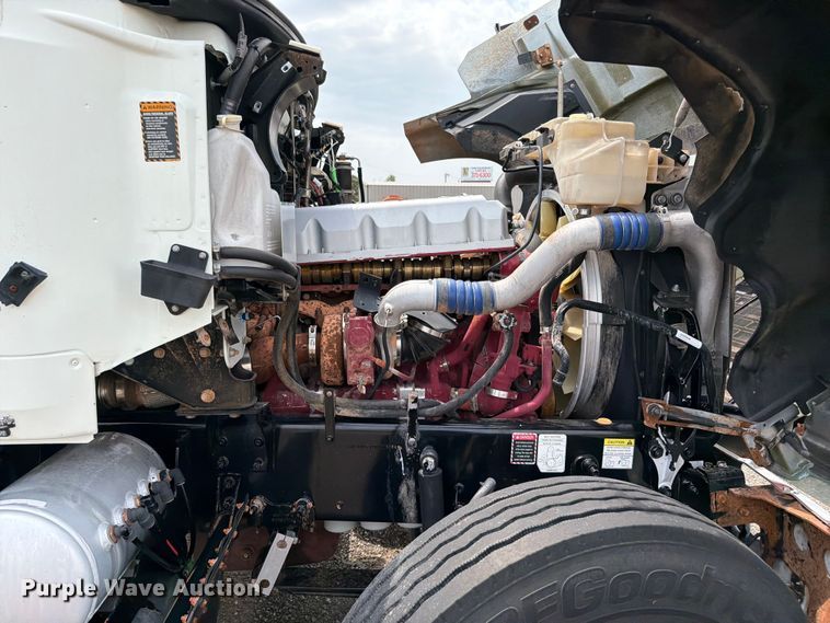 image for item FB5020 2013 Mack CHU613 semi truck