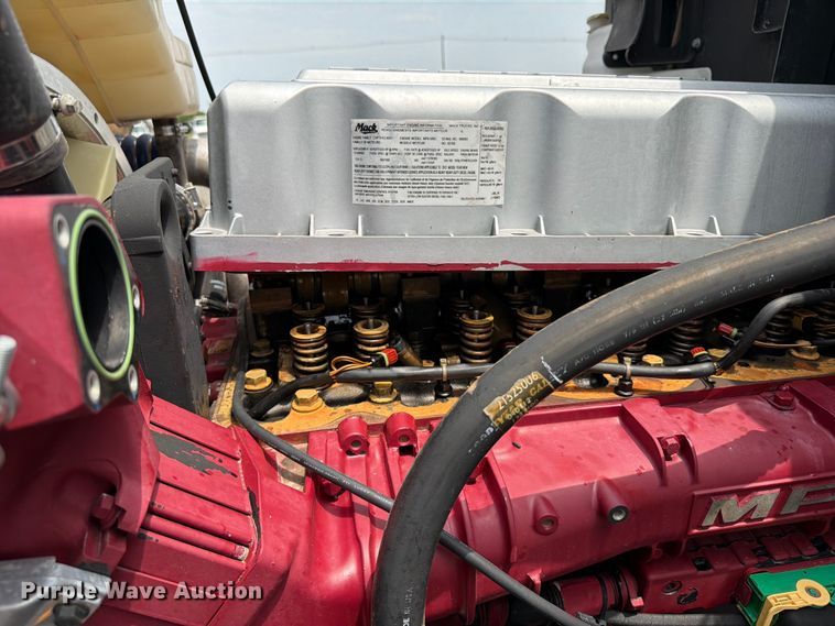 image for item FB5020 2013 Mack CHU613 semi truck