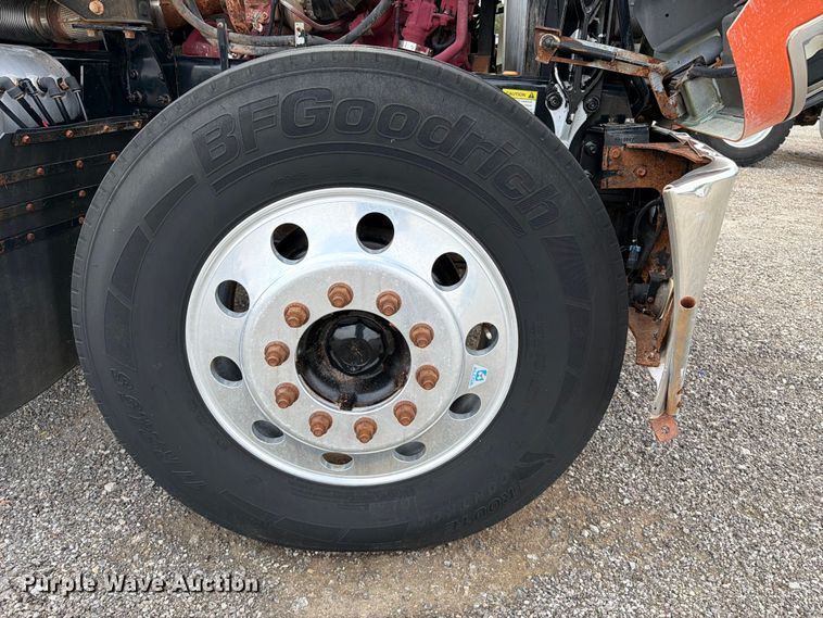 image for item FB5020 2013 Mack CHU613 semi truck