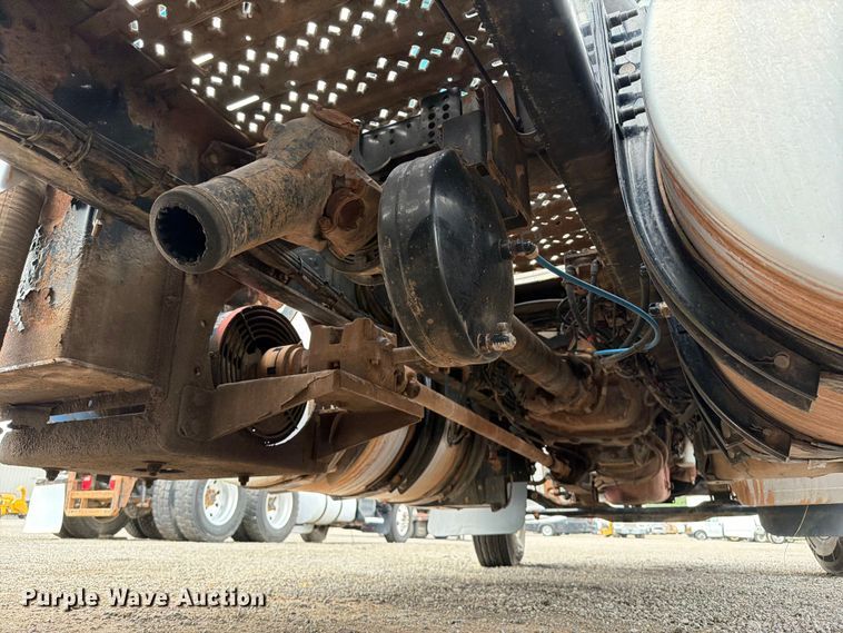 image for item FB5020 2013 Mack CHU613 semi truck