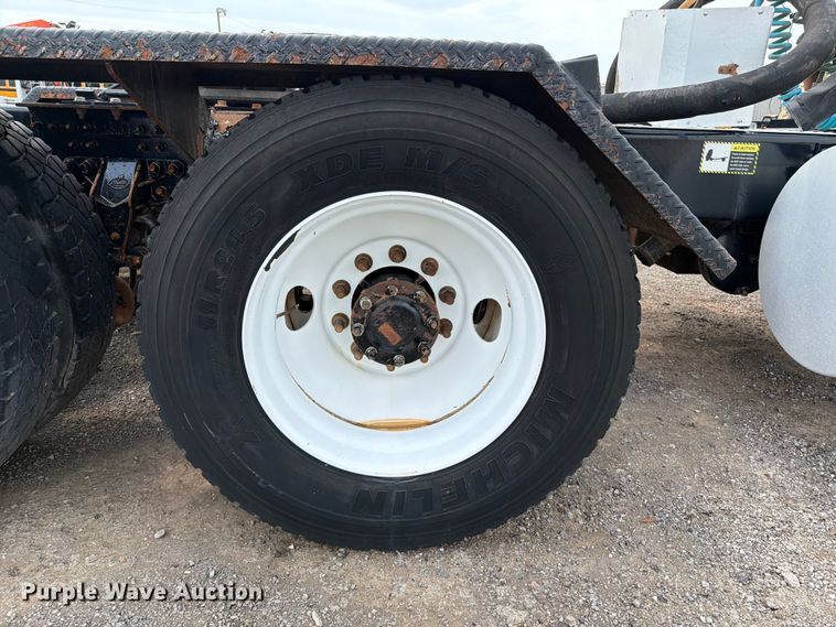 image for item FB5020 2013 Mack CHU613 semi truck